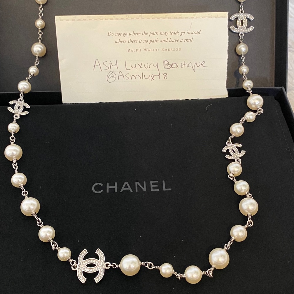 100% Authentic Chanel pearl and crystal necklace.